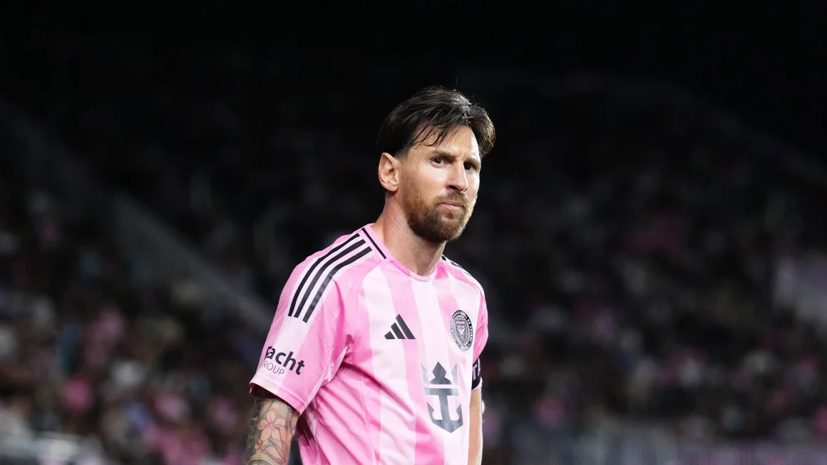 Lionel Messi Penalized for Grabbing Opponent’s Coach by the Neck