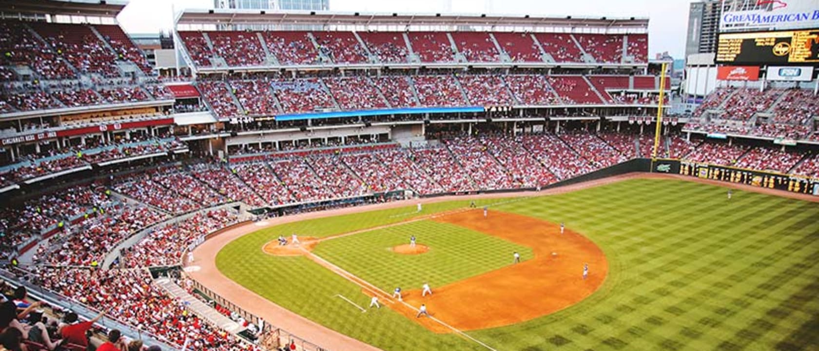 Reds Overpower Rays 7-2 in Series Opener: Key Performances and Playoff Implications
