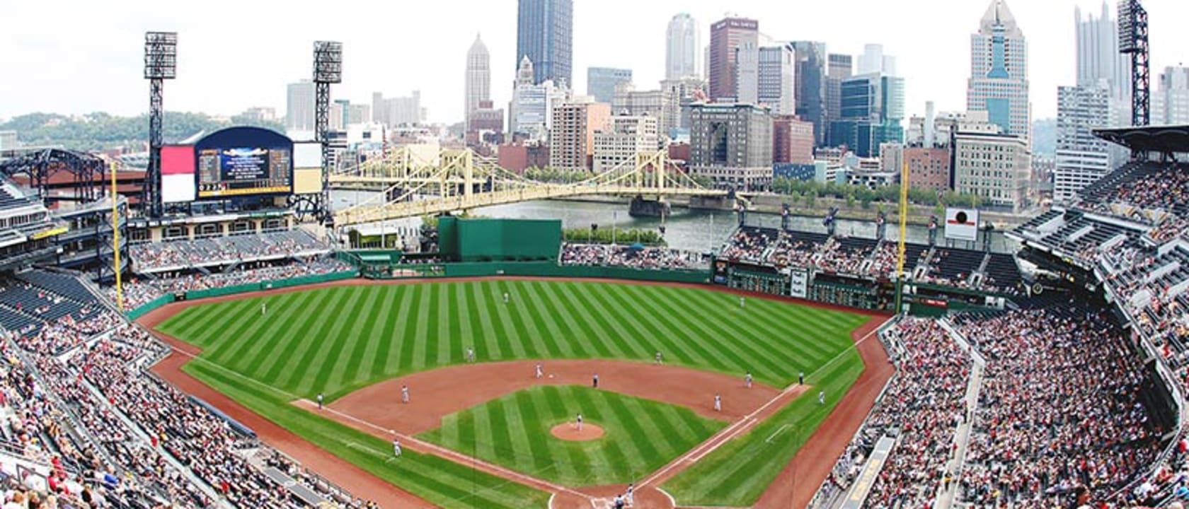 Pirates Rally to Shock Giants with Walk-Off Victory