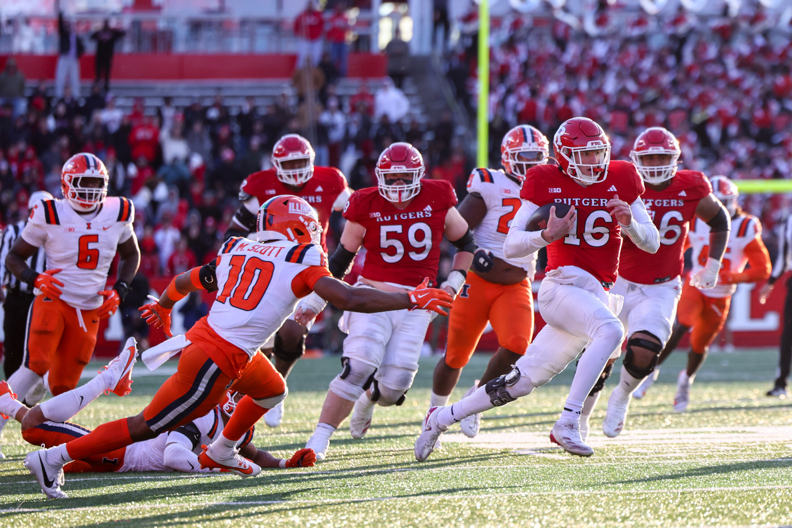 Miles Scott Leads Illinois Defense While Eyeing NFL Future