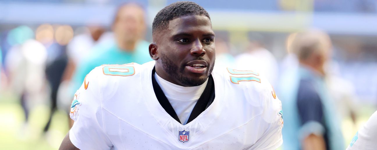 Tyreek Hill Electrifies Fans Amidst Off-Field Turmoil Tyreek Hill Electrifies Fans Amidst Off-Field Turmoil