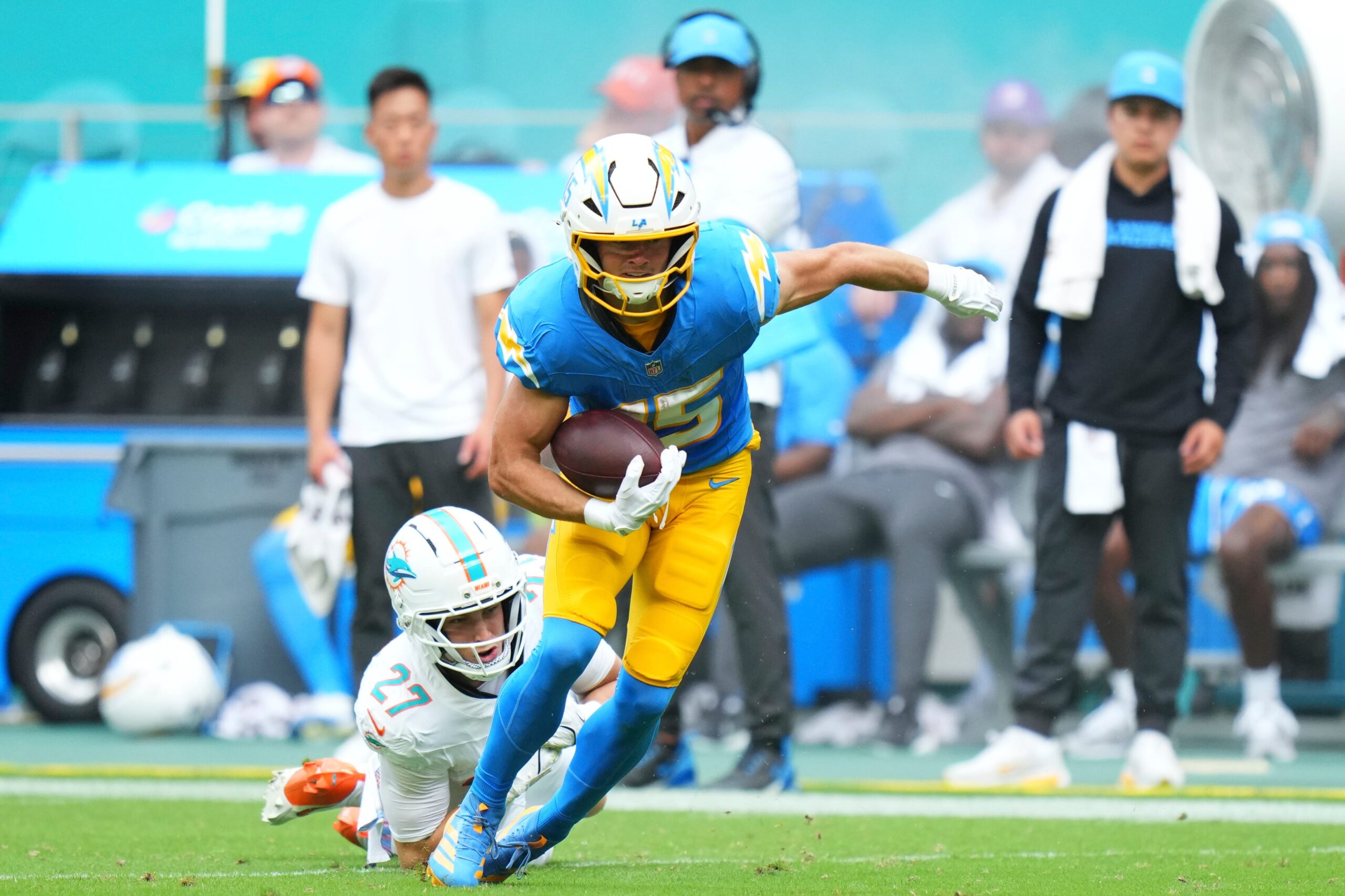 Los Angeles Chargers Edge Out Miami Dolphins in Thrilling Final Minute Los Angeles Chargers Edge Out Miami Dolphins in Thrilling Final Minute