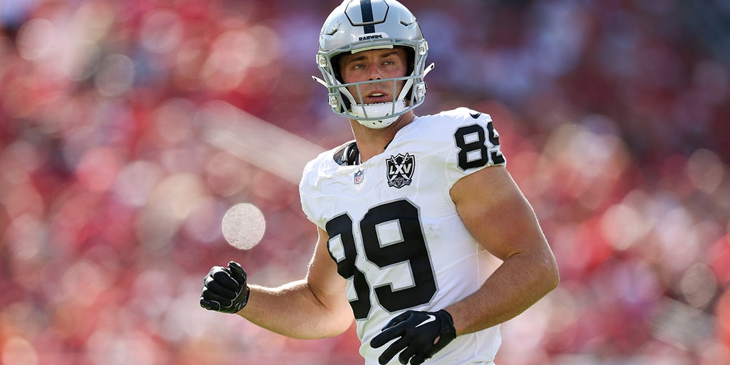 Brock Bowers Shines as a Key Offensive Weapon for the Las Vegas Raiders Brock Bowers Shines as a Key Offensive Weapon for the Las Vegas Raiders