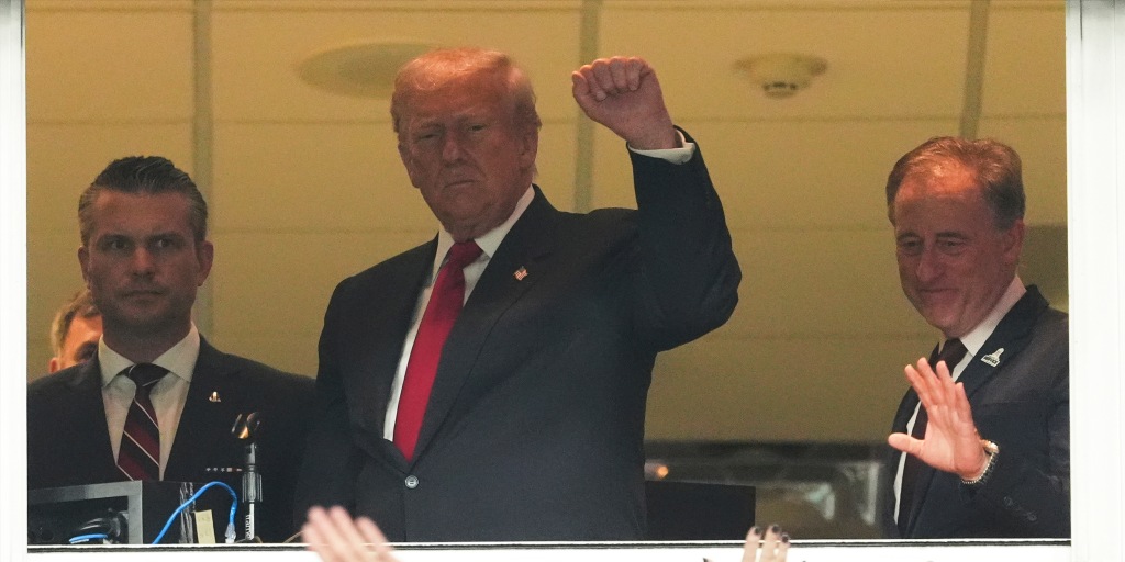Trump Stuns Fans with Booed Appearance at Washington Commanders Game Trump Stuns Fans with Booed Appearance at Washington Commanders Game