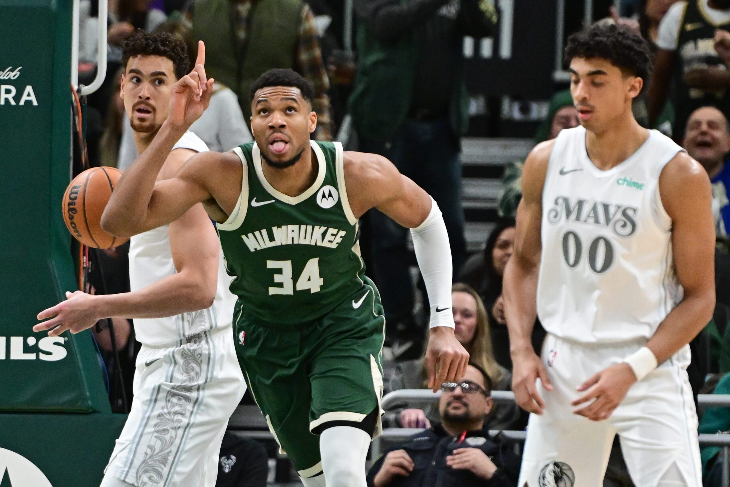Milwaukee Bucks Triumph over Dallas Mavericks with Stunning Fourth-Quarter Comeback